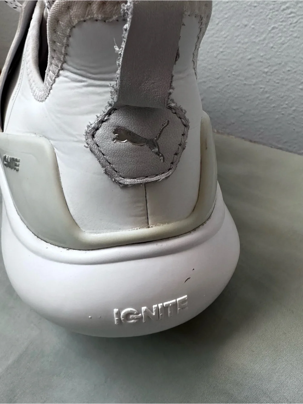 Puma Men's White and Light Gray spike less golf shoe 11